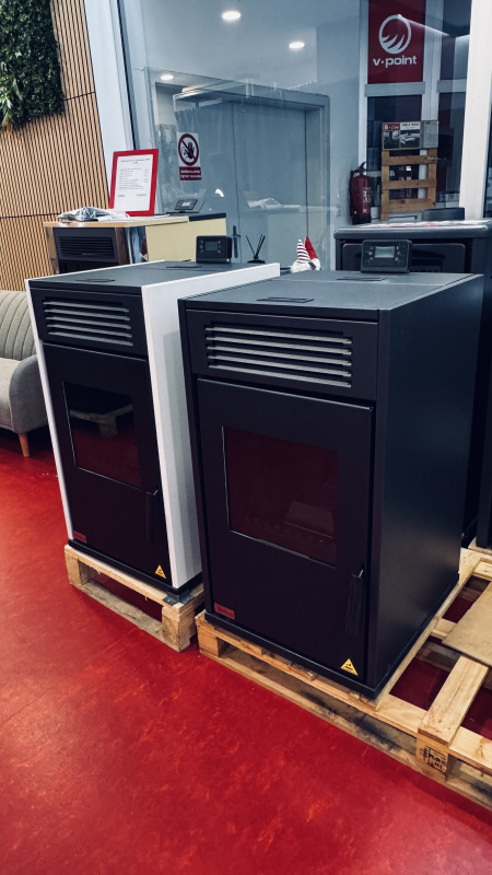 TEBA TP12 kamna na pelety a dřevo s teplovodním výměníkem 3